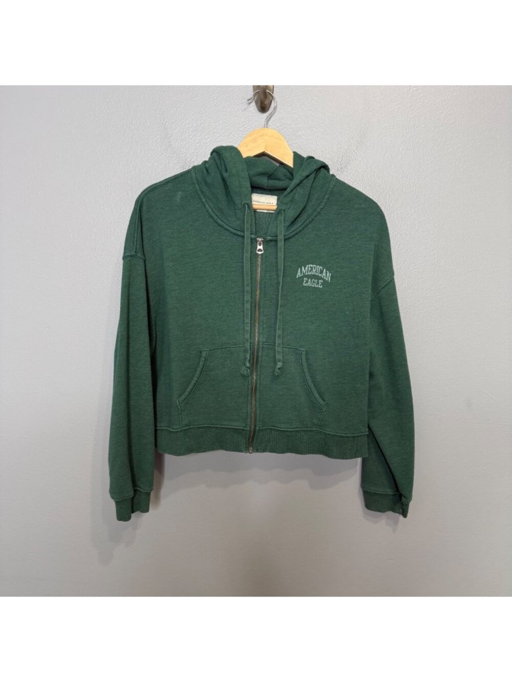 AMERICAN EAGLE dark green back logo full zip crop hoodie size M